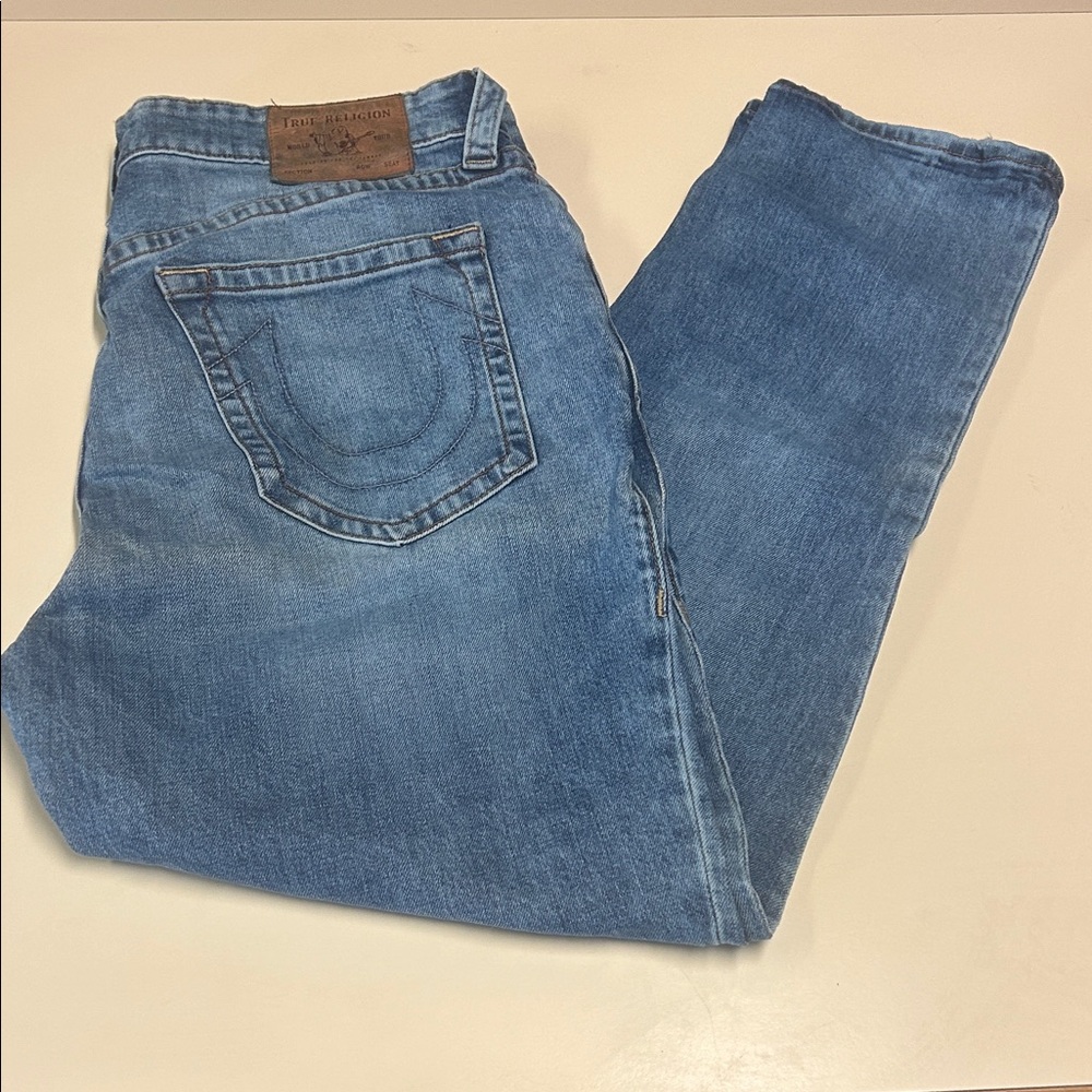 In great shape! Men's True Religion "Logan" jeans